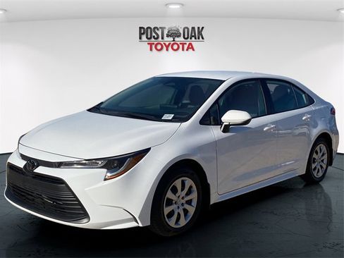 Used 2026 Toyota Corolla LE image 3