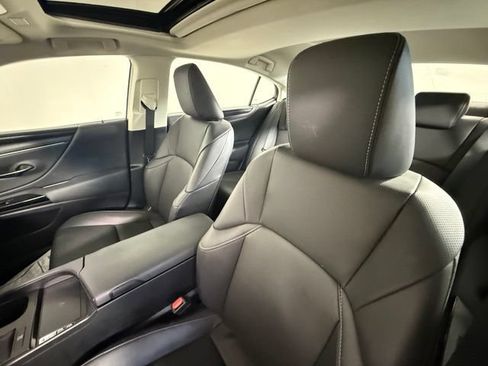 Certified 2023 Lexus ES 350 w/ Premium Package FWD image 3