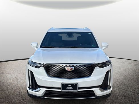 New 2025 Cadillac XT6 Luxury image 6