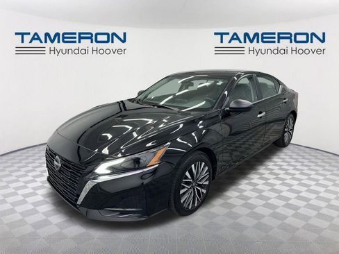 Used 2025 Nissan Altima 2.5 SV image 1