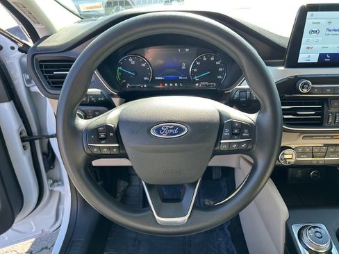 Used 2021 Ford Escape SE image 22