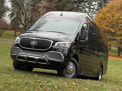 Used 2024 Mercedes-Benz Sprinter 3500 image 3
