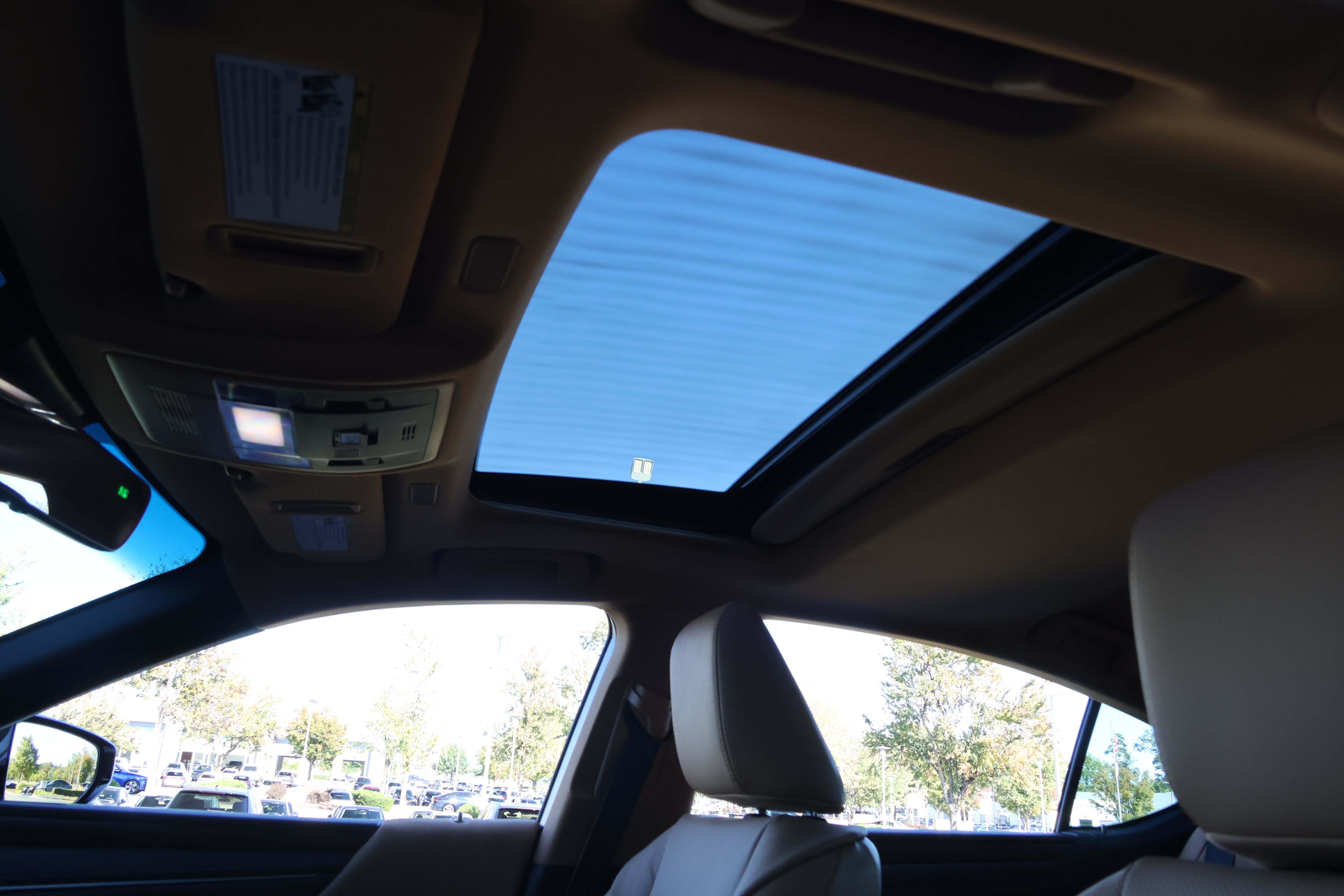 Used 2024 Lexus ES 350 w/ Premium Package FWD image 30