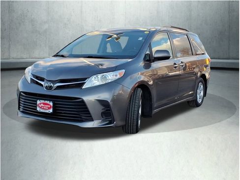 Certified 2020 Toyota Sienna LE image 3