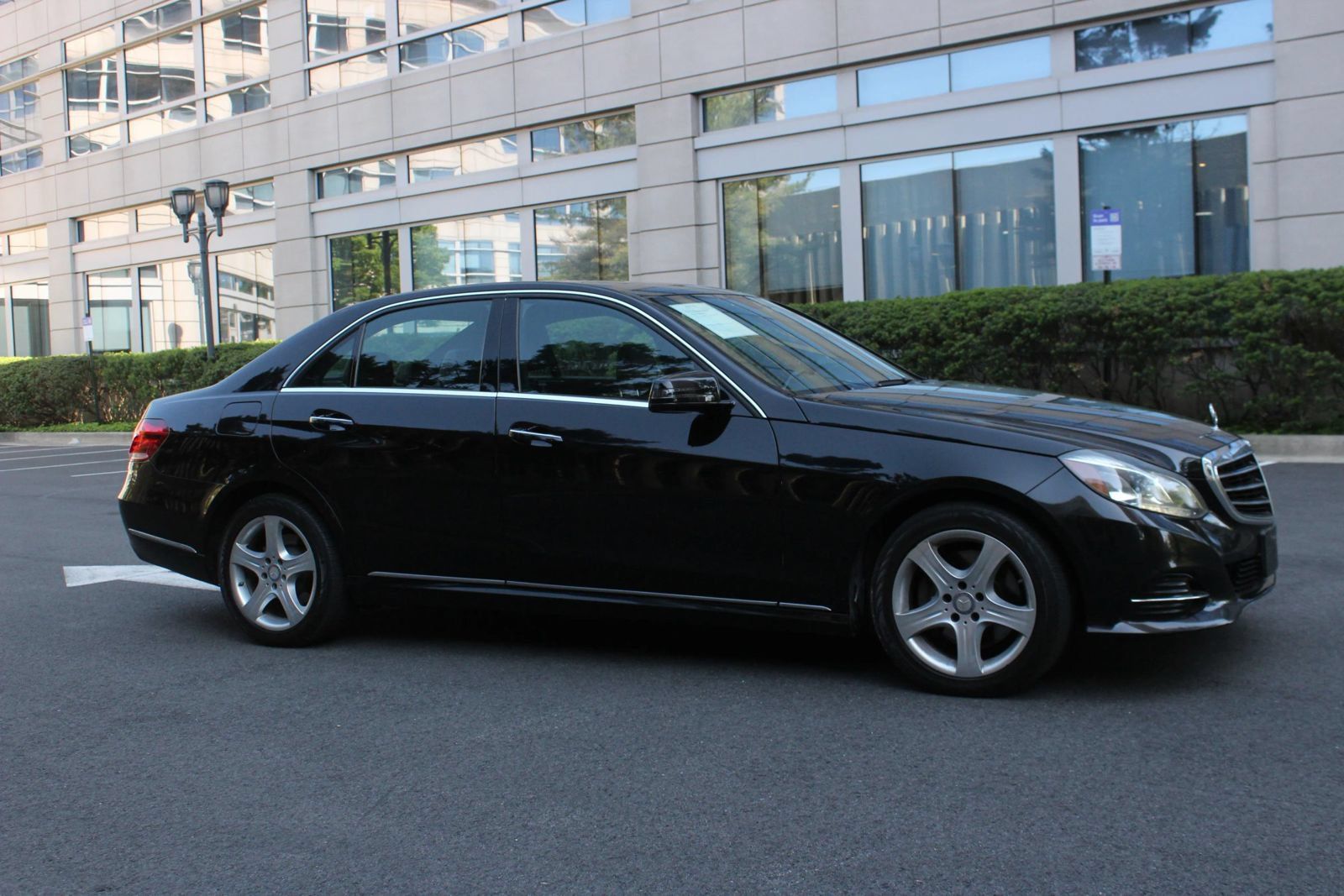 Used 2015 Mercedes-Benz E 350 4MATIC Sedan image 2