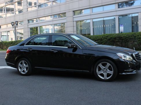 Used 2015 Mercedes-Benz E 350 4MATIC Sedan image 2
