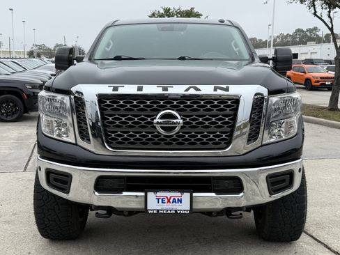 Used 2018 Nissan Titan SV w/ SV Convenience Package image 10