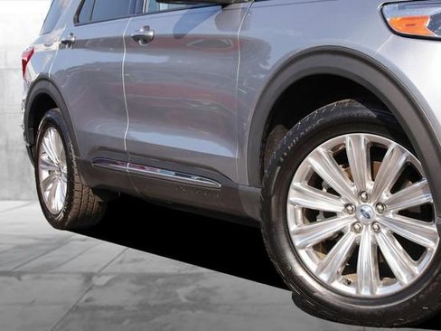 Used 2021 Ford Explorer Limited w/ Equipment Group 301A AWD/4WD image 3