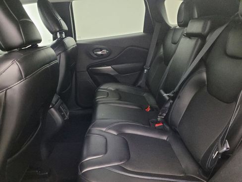 Used 2019 Jeep Cherokee Latitude Plus FWD image 18