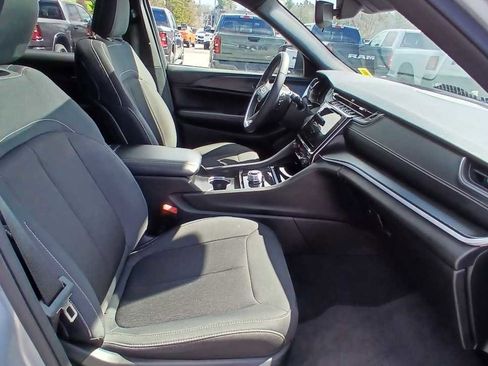 Used 2024 Jeep Grand Cherokee L Laredo w/ Luxury Tech Group I AWD/4WD image 17