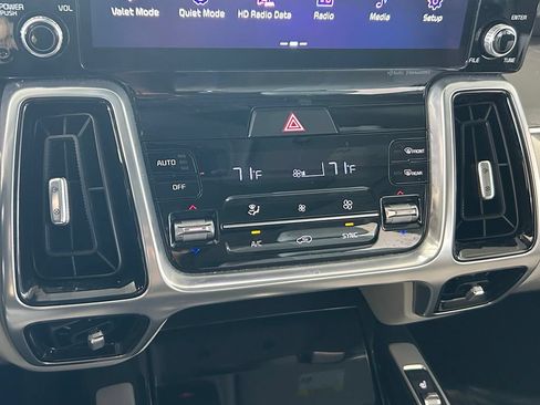 Used 2023 Kia Sorento FWD image 26