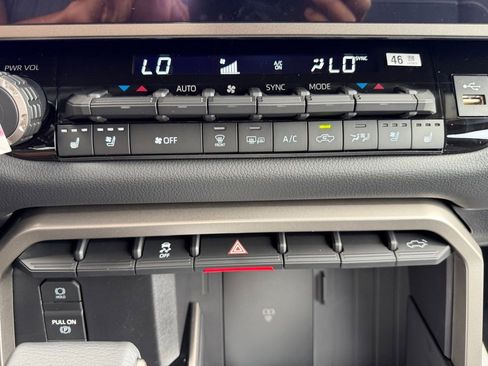 New 2026 Toyota Tundra Limited AWD/4WD image 17