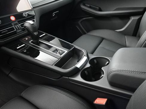 Certified 2026 Porsche Macan image 22