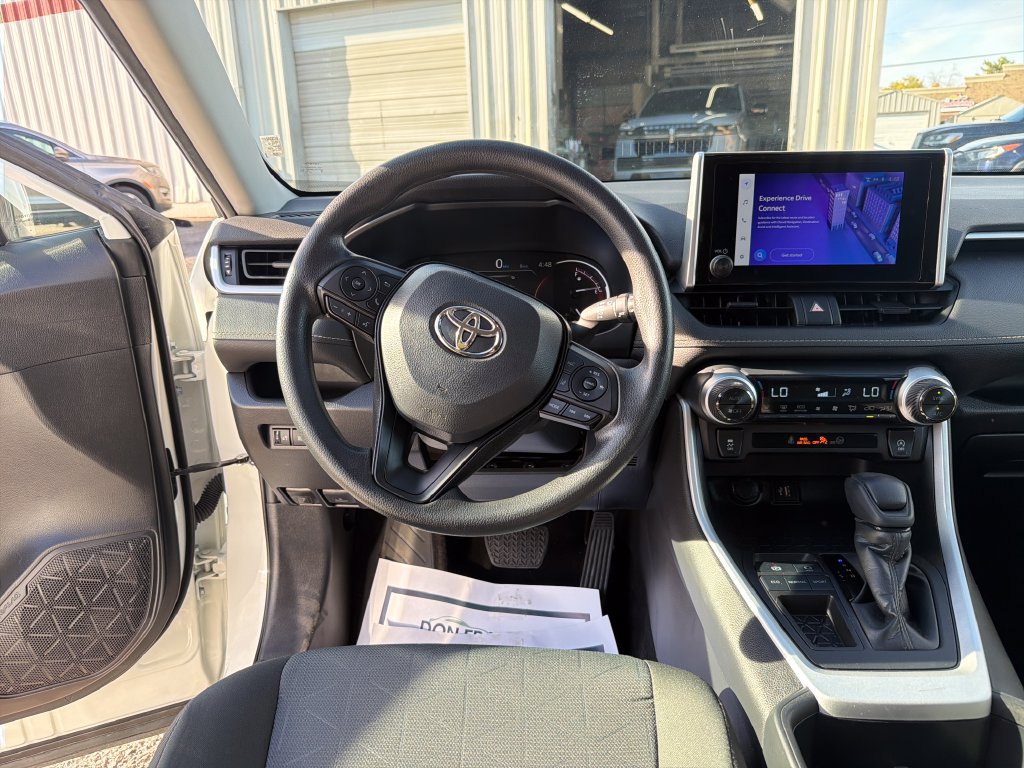Used 2025 Toyota RAV4 XLE FWD image 17