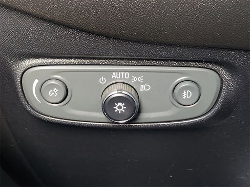 Used 2019 Chevrolet Equinox Premier image 17