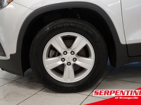 Used 2021 Chevrolet Trax LS w/ Tint and Cruise Package image 15