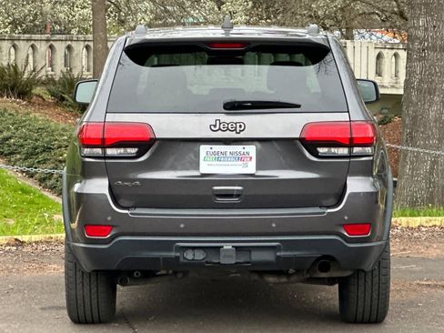 Used 2016 Jeep Grand Cherokee Laredo 75th Anniversary image 7