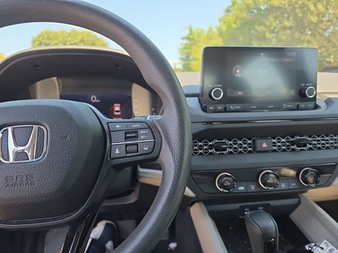 Certified 2023 Honda Accord LX image 19
