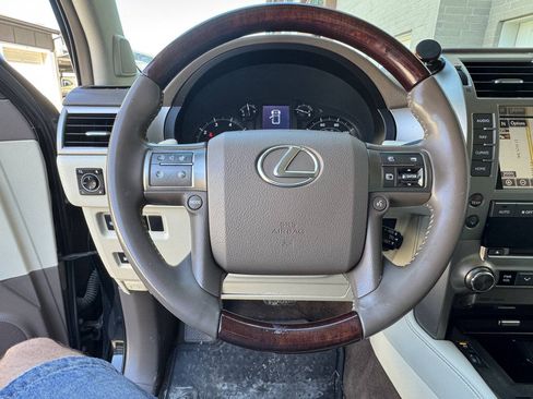 Used 2014 Lexus GX 460 w/ Premium Package AWD/4WD image 17
