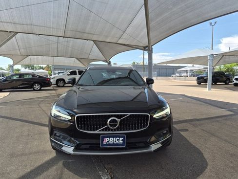 Used 2022 Volvo V90 B6 Cross Country w/ Advanced Package AWD/4WD image 2