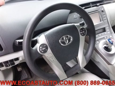 Used 2014 Toyota Prius Two image 11