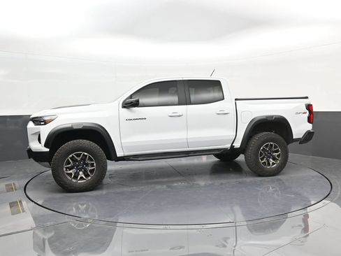 Used 2024 Chevrolet Colorado ZR2 w/ Technology Package AWD/4WD image 4