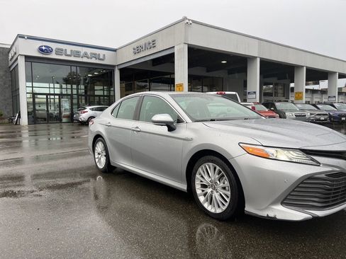 Used 2018 Toyota Camry XLE w/ Audio Package image 4