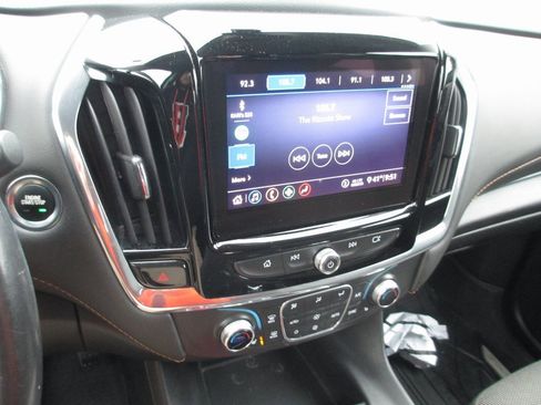 Used 2020 Chevrolet Traverse LT image 25