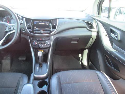 Used 2019 Chevrolet Trax LT w/ LT Convenience Package image 16