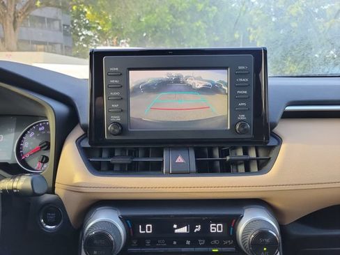 Used 2019 Toyota RAV4 XLE FWD image 21