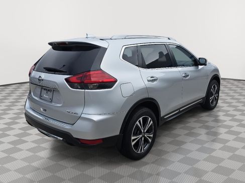 Used 2017 Nissan Rogue SL w/ SL Premium Package image 5