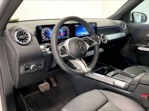 Used 2026 Mercedes-Benz GLB 250 4MATIC image 17