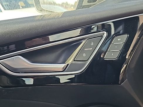 Used 2023 Audi Q4 e-tron Premium Plus w/ Premium Plus image 9