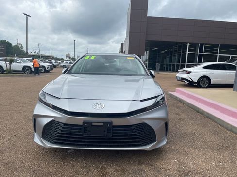 Used 2025 Toyota Camry LE image 1