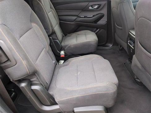 Used 2021 Chevrolet Traverse LT image 25