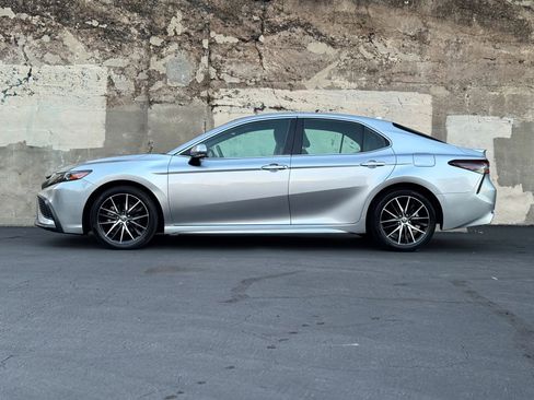 Used 2022 Toyota Camry SE image 7