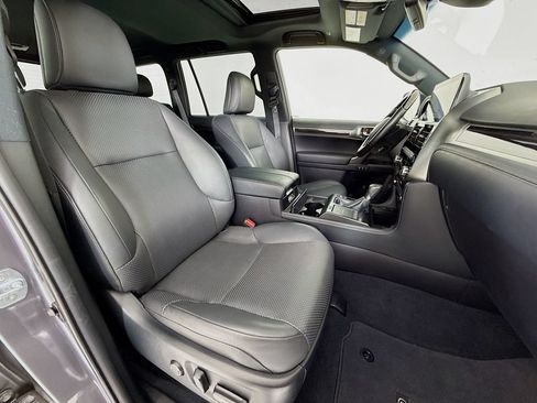 Used 2023 Lexus GX 460 Luxury w/ Sport Design Package AWD/4WD image 29