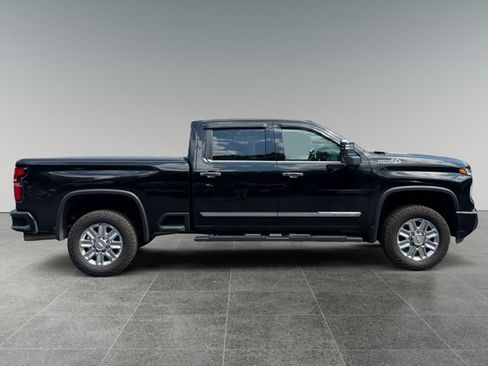 Used 2024 Chevrolet Silverado 3500 High Country w/ High Country Premium Package AWD/4WD image 6