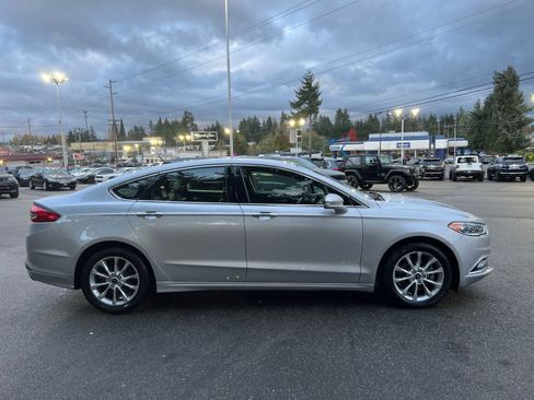 Used 2017 Ford Fusion SE image 4