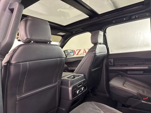 Used 2023 Ford Expedition Platinum image 14
