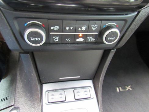 Used 2017 Acura ILX image 33