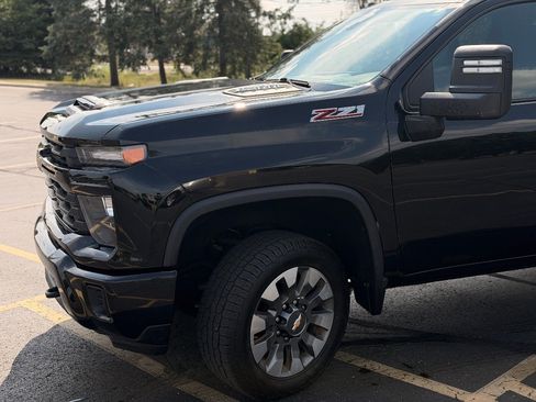 Used 2024 Chevrolet Silverado 2500 Custom w/ Custom Convenience Package AWD/4WD image 3