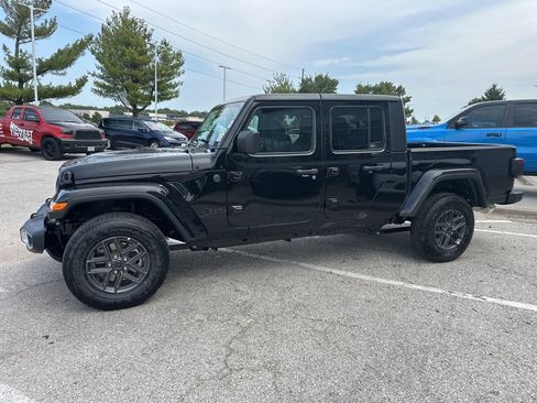New 2025 Jeep Gladiator Sport image 14