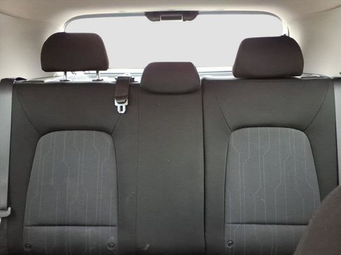 Used 2025 Hyundai Venue SE image 11