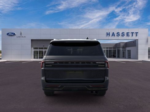 New 2026 Lincoln Navigator L Premier AWD/4WD image 5