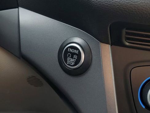 Certified 2019 Ford Escape SE image 18