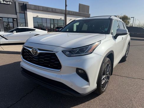 Used 2024 Toyota Highlander Limited image 12