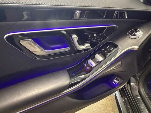 Used 2022 Mercedes-Benz S 580 4MATIC Sedan w/ AMG Line Package image 22