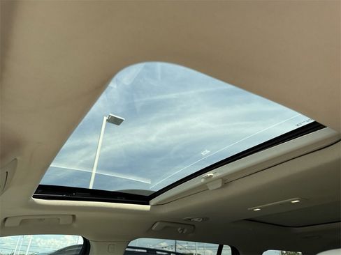 Used 2021 GMC Acadia Denali w/ Denali Technology Package image 28