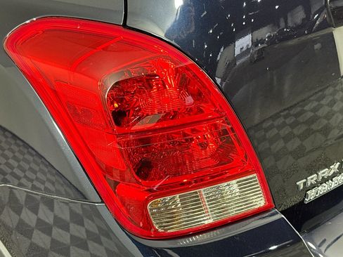 Used 2021 Chevrolet Trax LS w/ Tint and Cruise Package AWD/4WD image 34